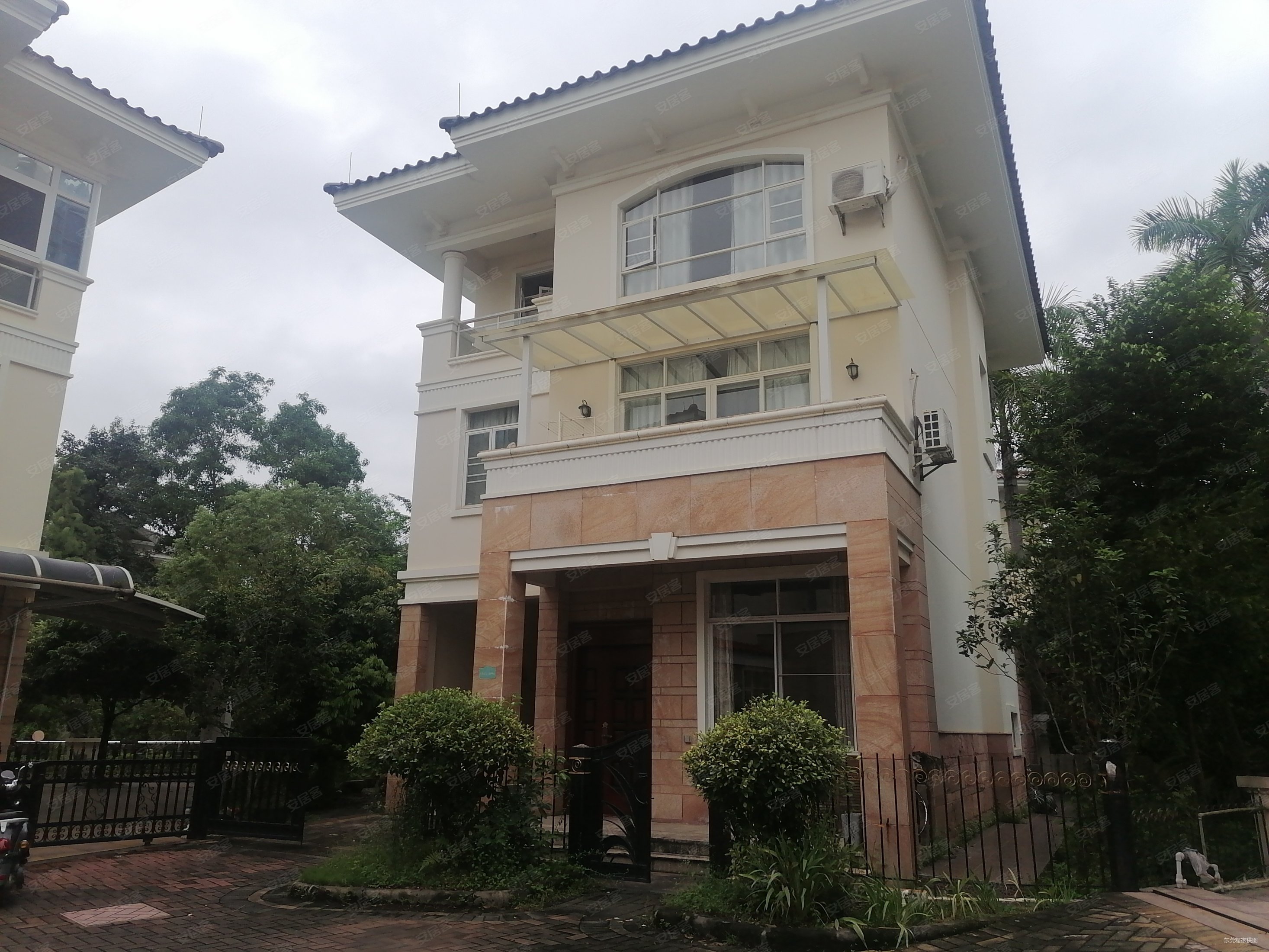 三正半山豪苑别墅