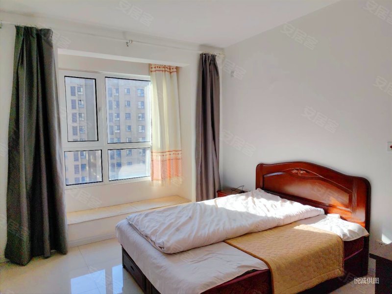 空港一期复地悦城花园两室点儿不通地库有车位