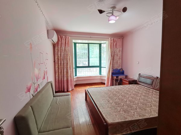 上海奉贤西渡文怡花园文怡花园大两房已改三房,精装全配,自带大院子可