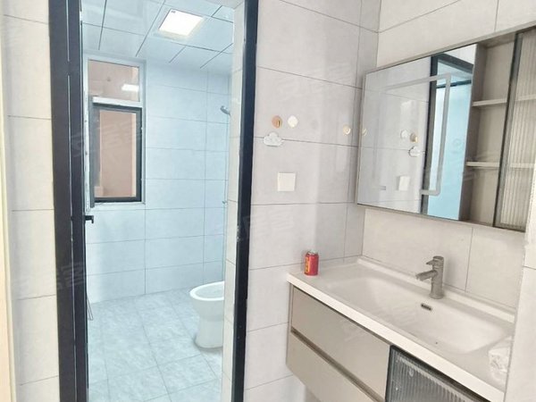 急租市区火车站 轩苑四季花城 三室两卫精装 家具家电齐全