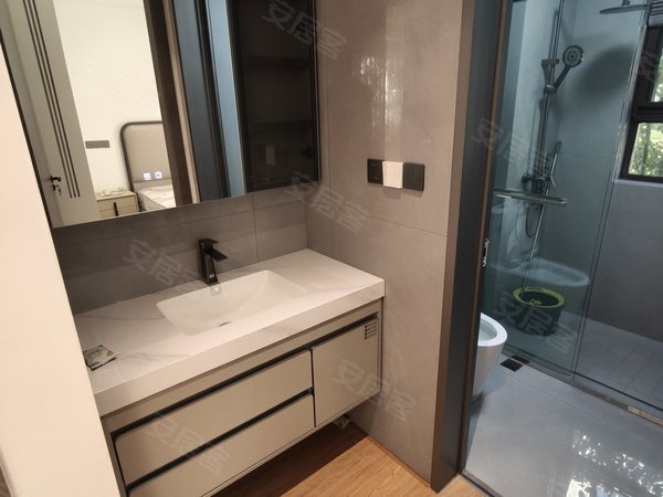 金华东阳横店明都星耀城星耀城4房带大院子全屋带地暖，拎包入住出租房源真实图片