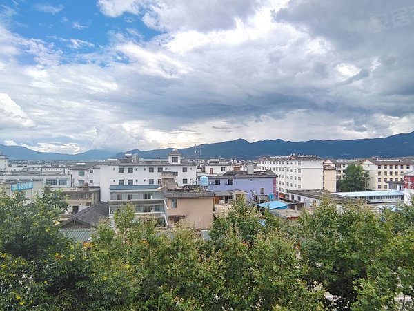 丽江古城大研广场金凯广场丽江市中心金凯广场5楼两居室1100元月出租