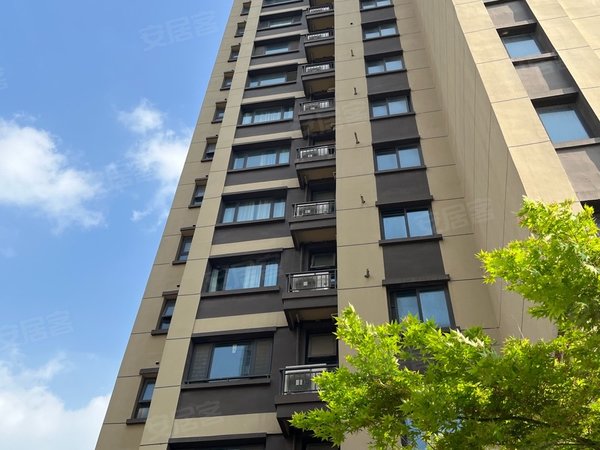 苏州常熟虞山及第阁文化片区,大四房,户型朝南,采光好,精装修,可以