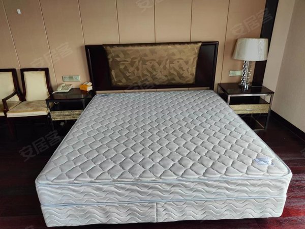 急租伯爵公馆全景落地窗100平豪华装修包物业随时看房