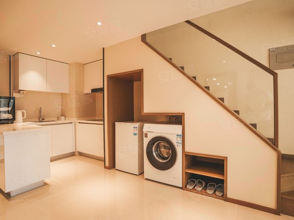 青岛城阳红岛融创红岛湾(商住楼)精装loft套二公寓可月付无中介出租