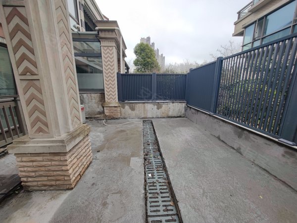 上海嘉定南翔湖畔天下(别墅)湖畔精装联排别墅 可办公 可自住 近留云