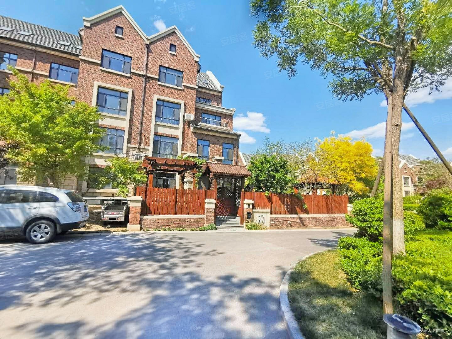 仁爱团泊湖鸿雁岛别墅