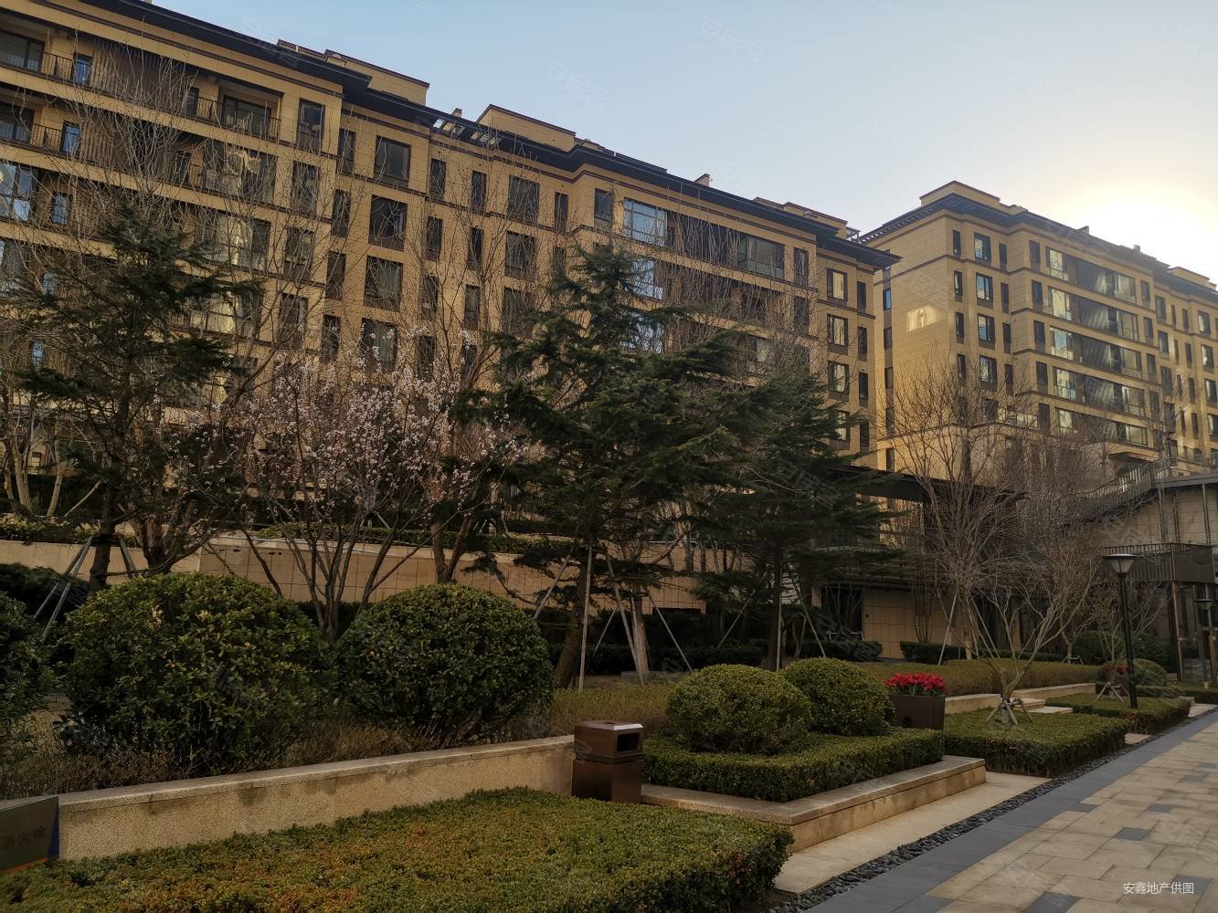 秀月解放路华润半山悦景多层洋房客厅78m开间四室我有钥匙