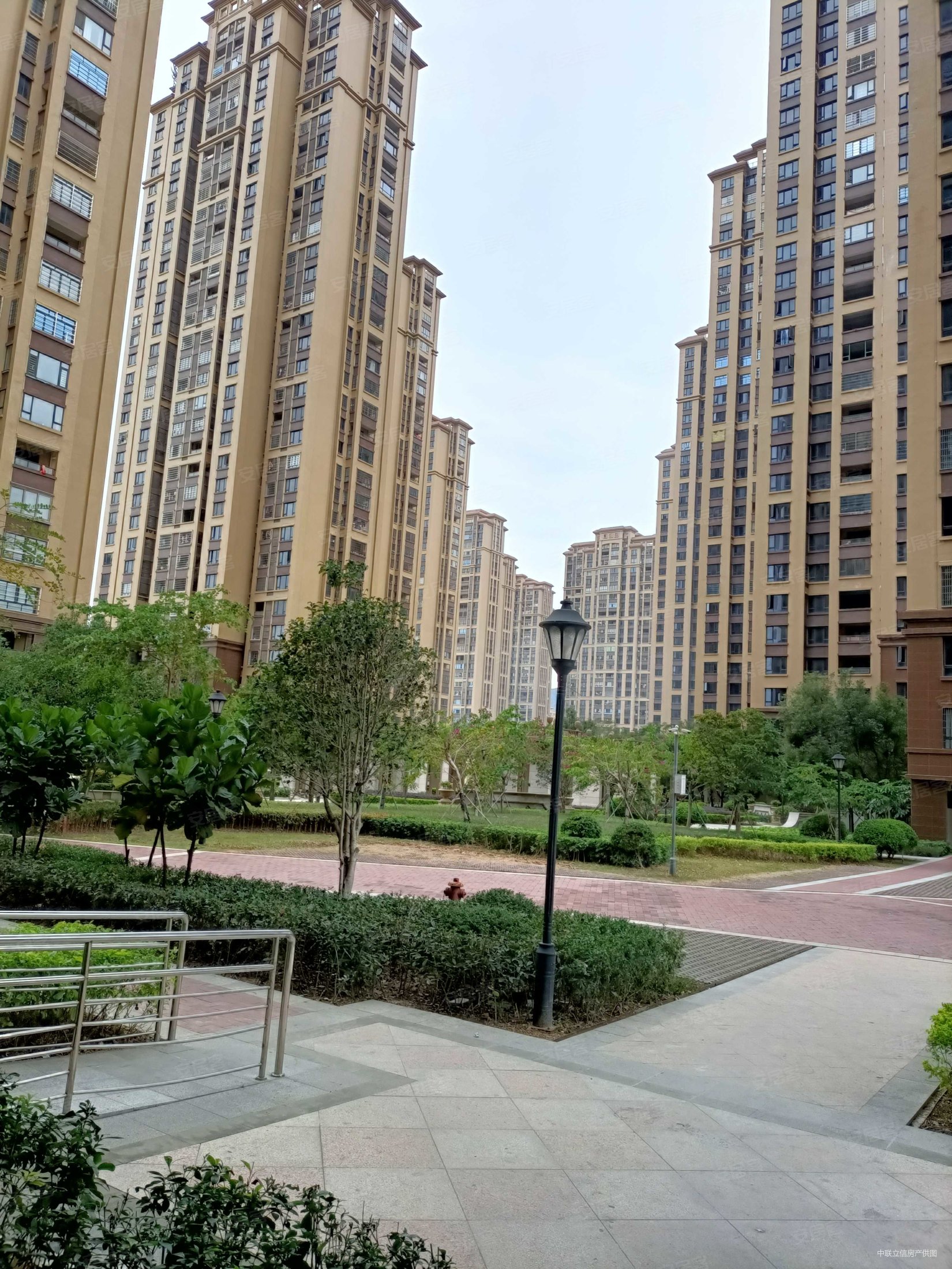 皇庭美域二期3室2厅2卫109.6㎡南83万