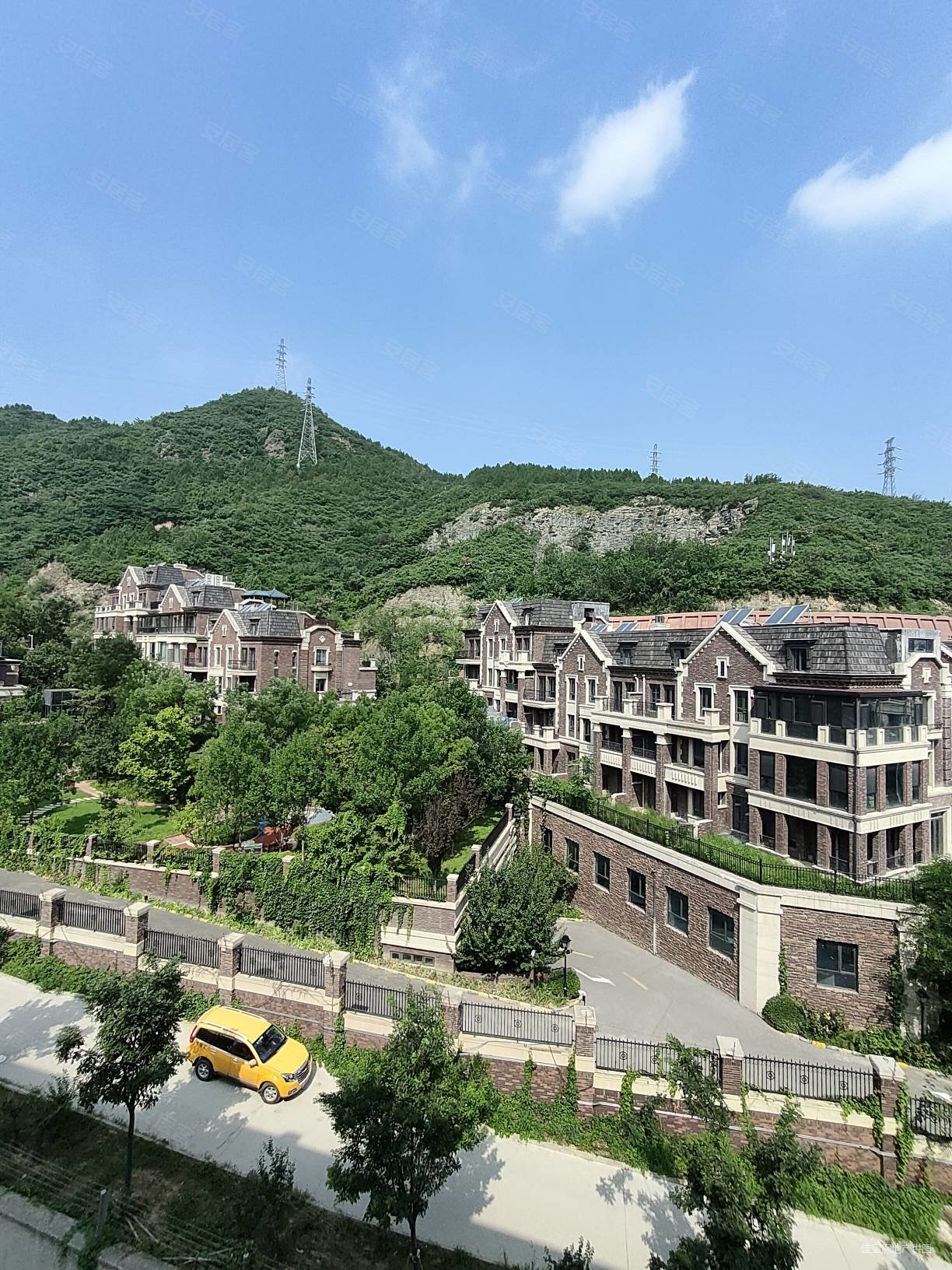 西山艺境8号院(别墅)4室2厅2卫168㎡南北678万