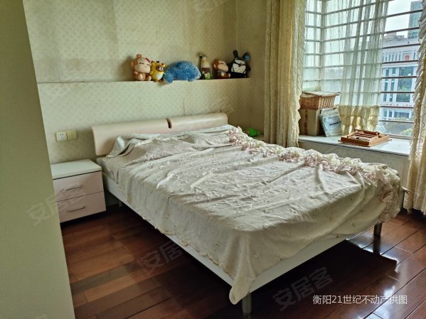 香江城市花园5室2厅2卫183㎡南北91.5万