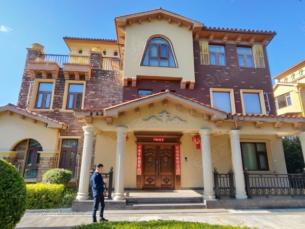 昆明西山滇池度假区滇池卫城悦湖郡高尔夫独幢大别墅 带400平临湖花园