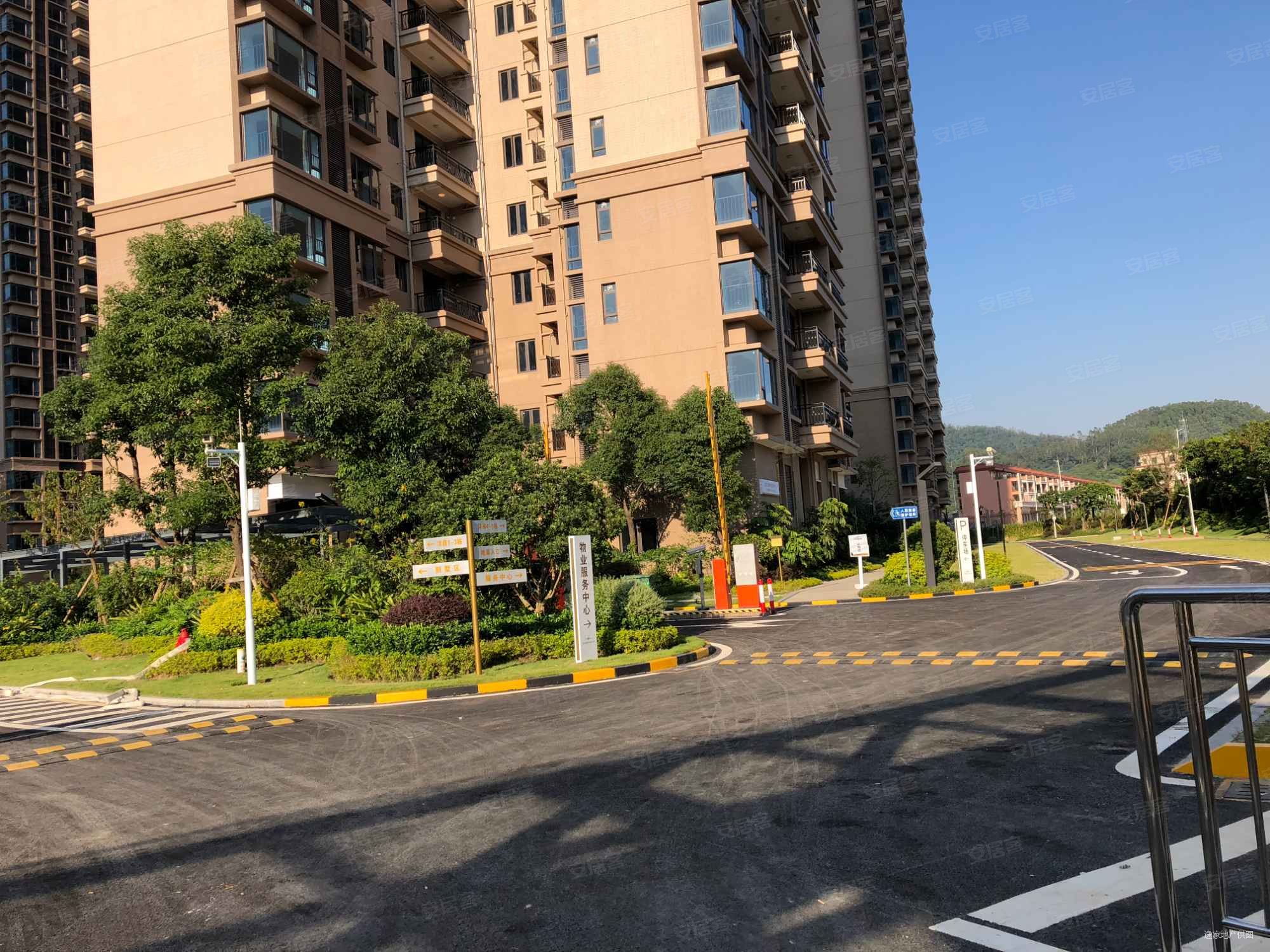 碧桂园翡翠湾二期3室2厅2卫122.52㎡南320万