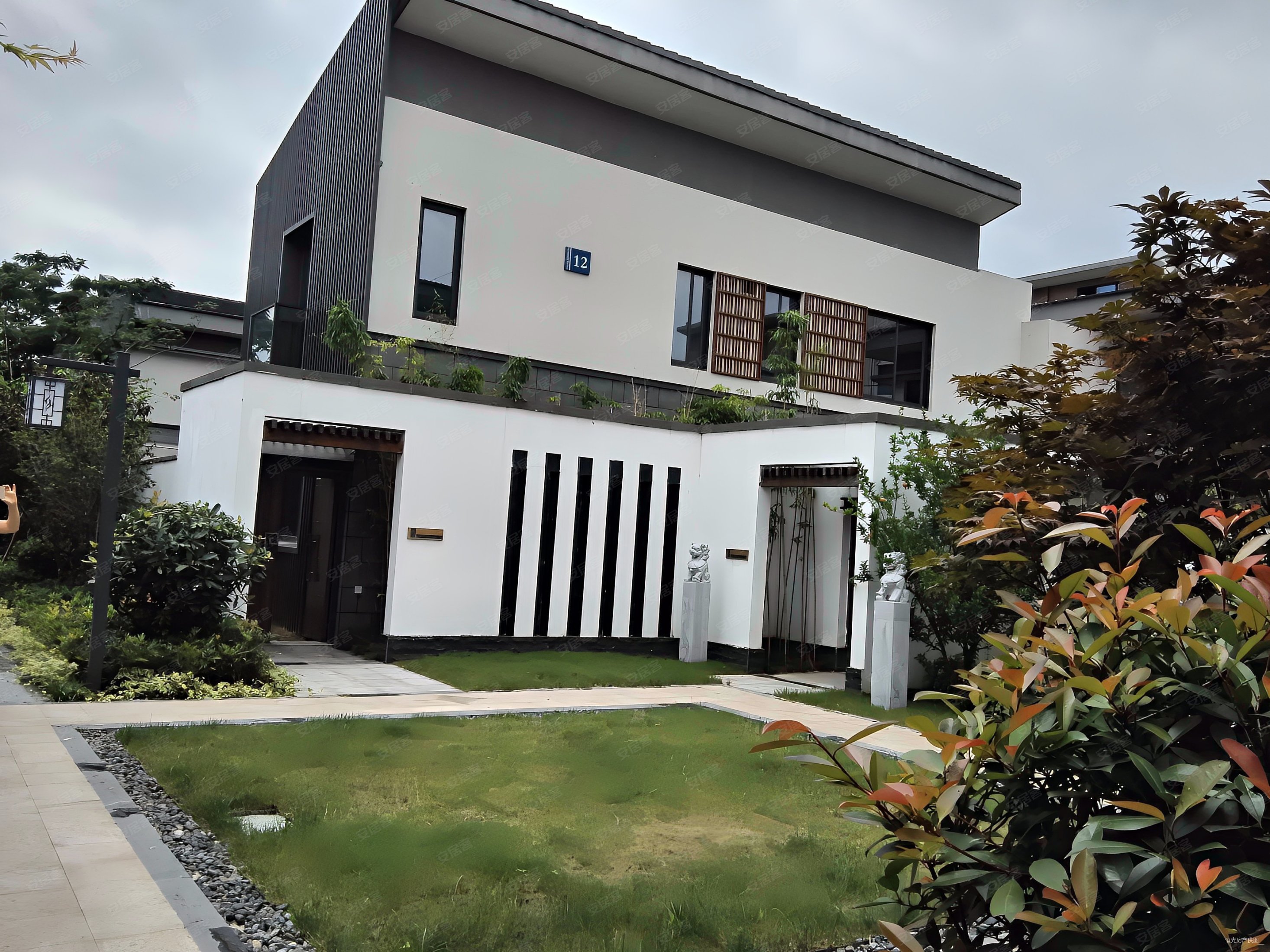 水月周庄(别墅)4室2厅4卫249㎡南北375万