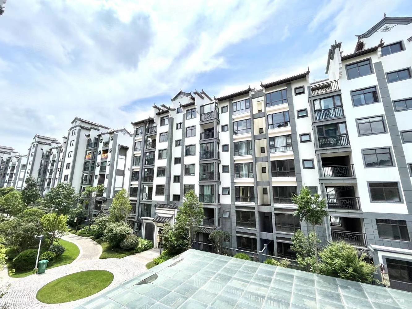 楚雄开发区总高7层电梯洋房一梯两户经典小户型楚雄院子