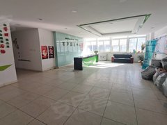 丹东振兴六纬路小学学区七经街金冠眼睛楼上，774平大平层，位置好，适合各种项目出租房源真实图片