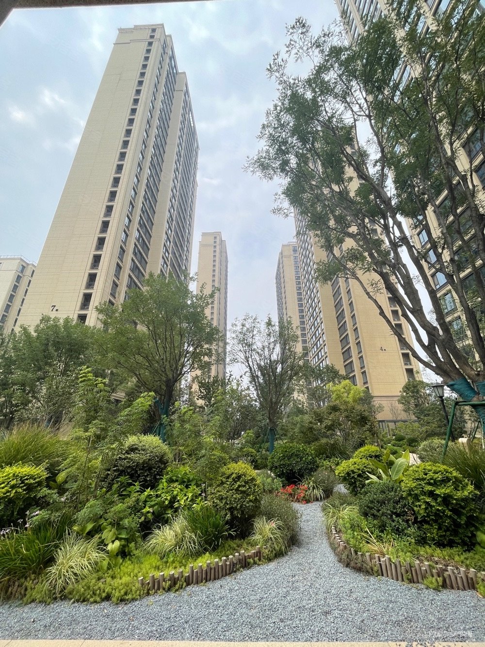 陆港绿城西安全运村芳菲郡