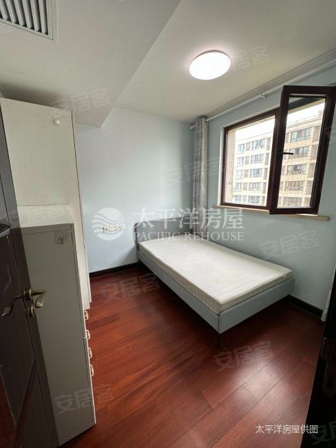 浦发御园电梯9楼房龄新精装可拎包入住密度低