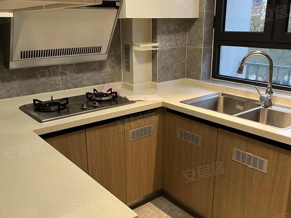 苏州太仓娄东翡丽云邸翡丽云邸四房两厅两卫出租房源真实图片