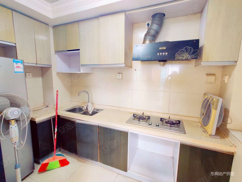 亚太银座(一期)!近地铁口大润发!大三房中楼层!产权清晰!