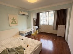 上海普陀光新近岚皋路地铁口,精装电梯一室户,隔断厅,采光通风好,随时看房出租房源真实图片