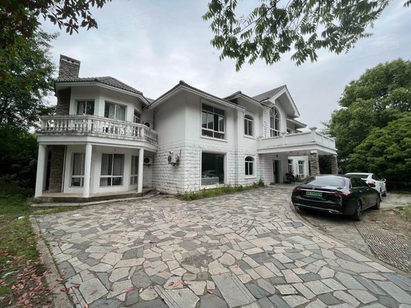 杭州富阳银湖秀水山庄地铁口 大面积独栋别墅 室内带泳池 地下室 2000