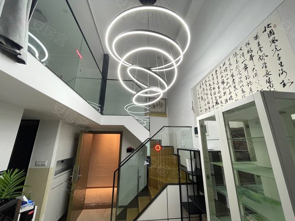 深圳福田华强北恒邦壹峯恒邦壹峯精装复式一房一厅,拎包入住,价格优