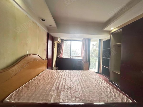 苏州太仓娄东皇家丽晶付一押一 可短租 万达旁 近明德 电梯精装1房