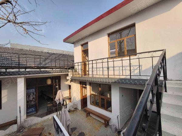 临沂兰山通达路三合屯小区真实图片 市区网红四合院 上下两层 门口可停车适合各类工作室出租房源真实图片