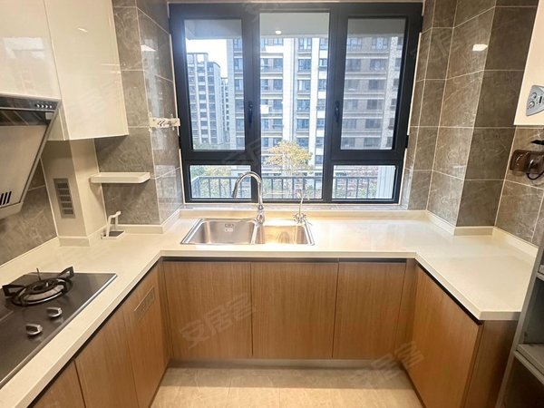 苏州太仓娄东翡丽云邸翡丽云邸精装3房2卫首租好楼层3500月有密码出租