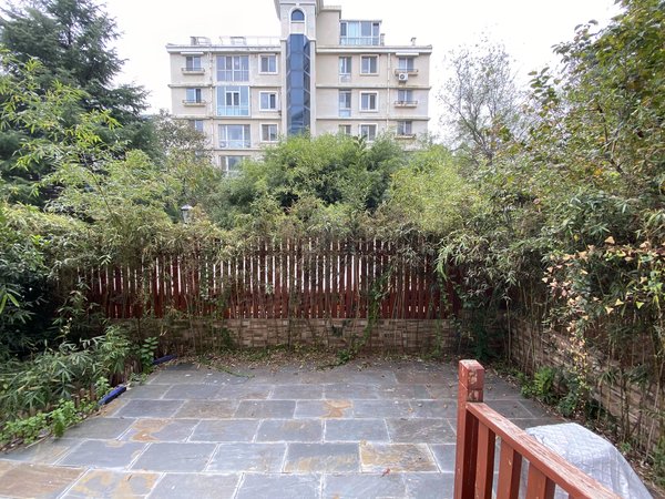 青岛崂山浮山前澳门花园(崂山)澳门花园一楼带院子 双南卧室两居室