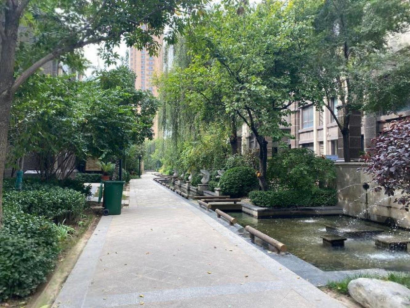 拉菲香榭3室2厅2卫159.06㎡南北180万