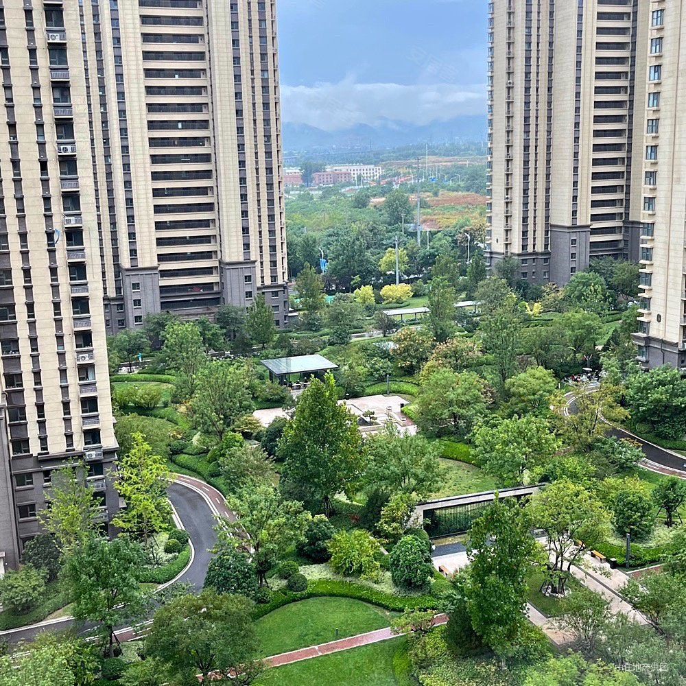 济南融创文旅城2室2厅1卫72.84㎡南107万