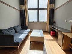 急租吾悦广场旁 1 室 LOFT 带全套家具家电拎包入住。