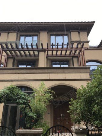 浐河西路 雁鸣湖畔 绿地三期 联排别墅 位置好业主诚心出售