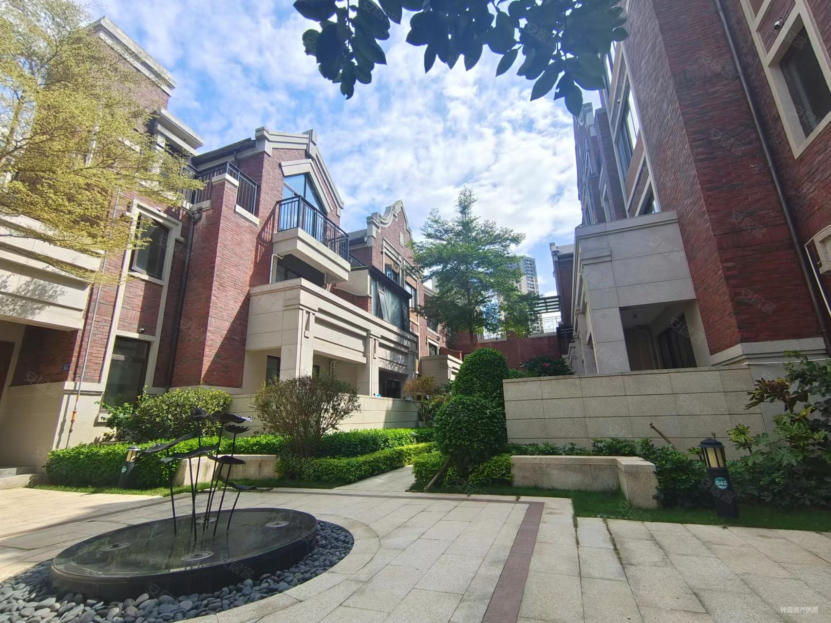 融侨联排上下6层带电梯送5个车位总价1180万