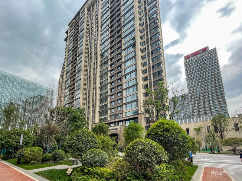 南北通透 带电梯,万达天玺二手房,595万,4室2厅,2卫,168平米-西安安居