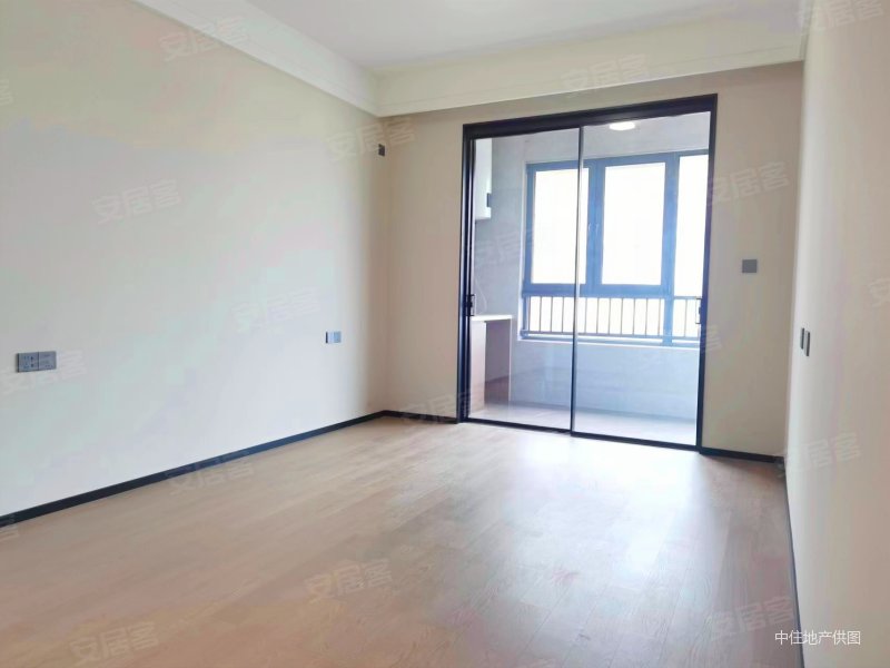 安,明湖壹品苑好楼层 房主出国急售 采光好!  送产权车位