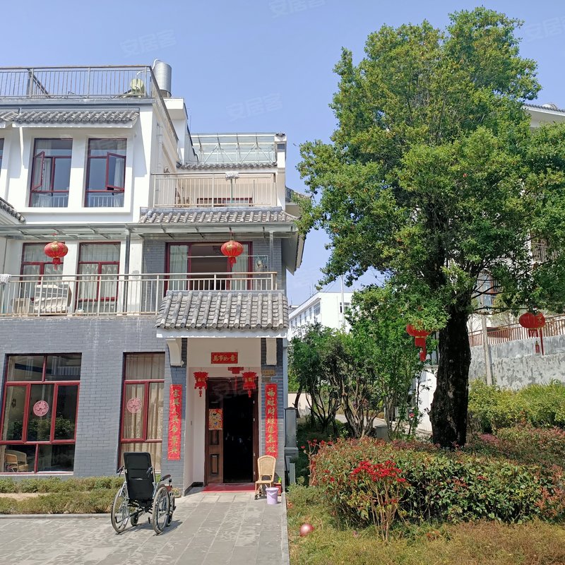 曾兴金 2020-04-09   :48:48 小区多以联排别墅,属于通透户型,主推