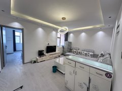 海西格尔木城区盐湖三小区一室一厅家具家电齐全精装修可短租可月付1400月付出租房源真实图片