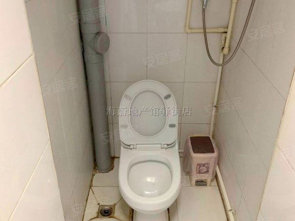 济南天桥北坦聚贤街小区新上3楼带暖气,万达广场绿地中心 齐鲁医院