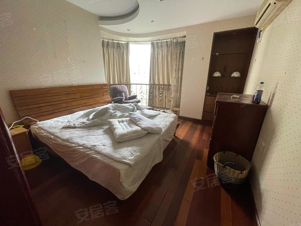 重庆两江新区黄泥磅天骄俊园两江新区 天骄俊园 四房 4000元月出租