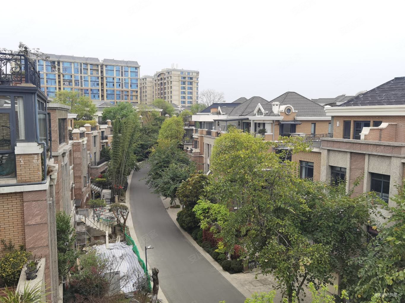 蔚蓝卡地亚黑钻(别墅)5室2厅4卫422.02㎡南北1200万