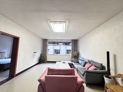 巴中巴州川剧团南坝六中附近,精装套三出租,可月付,家具家电齐全拎包入住。出租房源真实图片