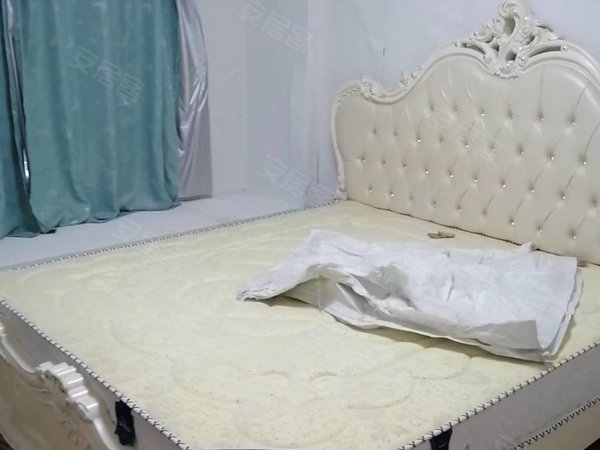 锦樾华府次新电梯房,95平两室一厅一卫,毛坯.复合地板有家电