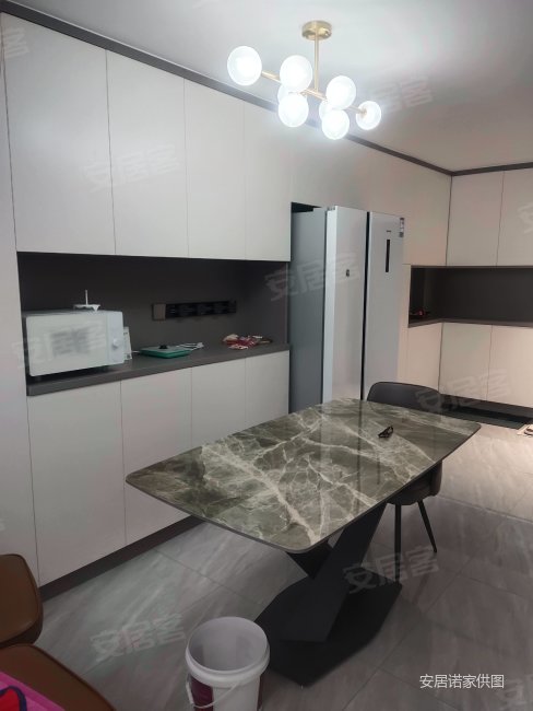 德力城小三房满二双卫次新房产权清晰精装好房