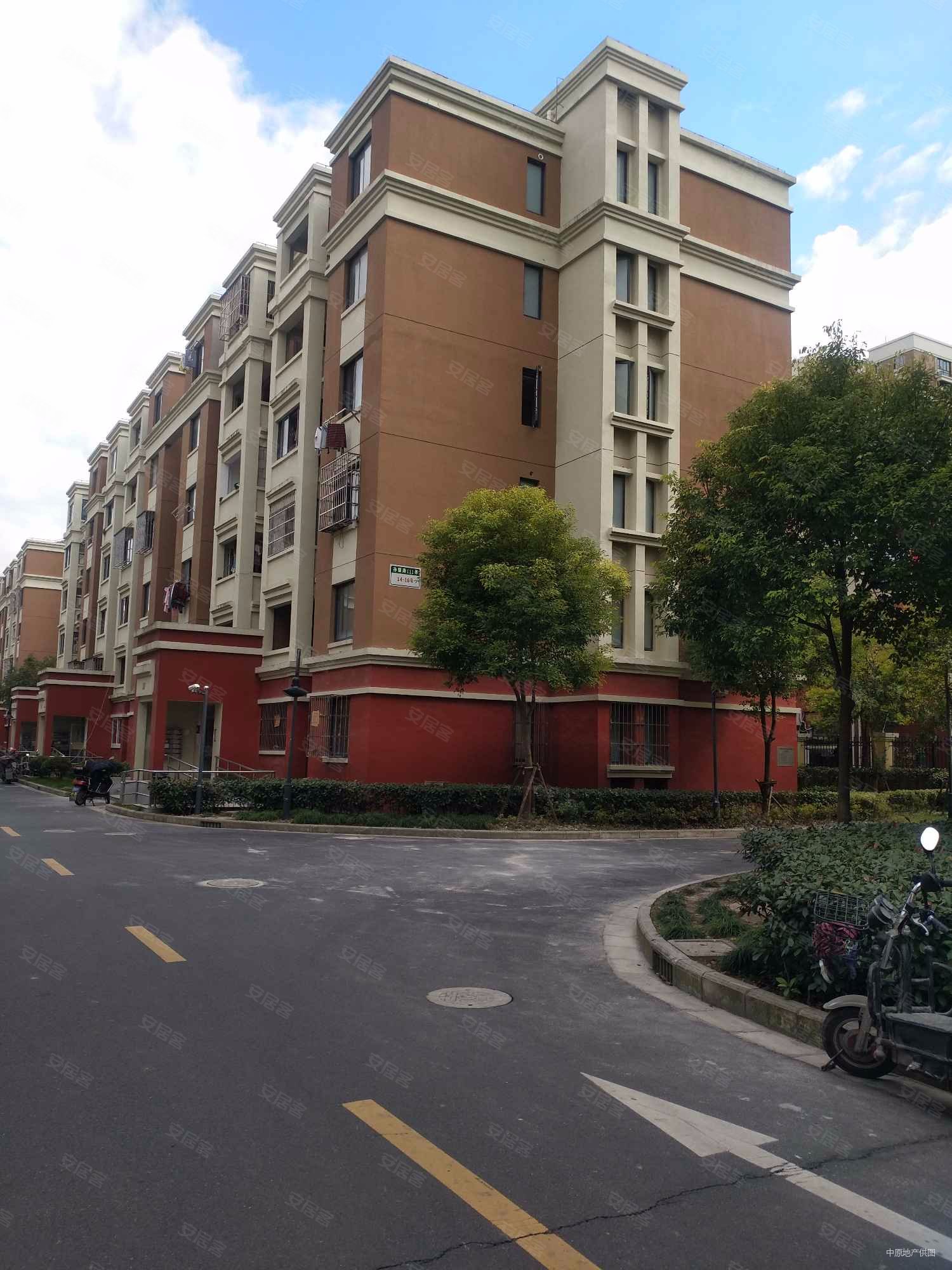 申城佳苑一期b块3室2厅2卫113.72㎡南560万