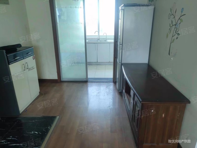 富岩路335弄小区 双卫生间 满五 南北通透 板楼