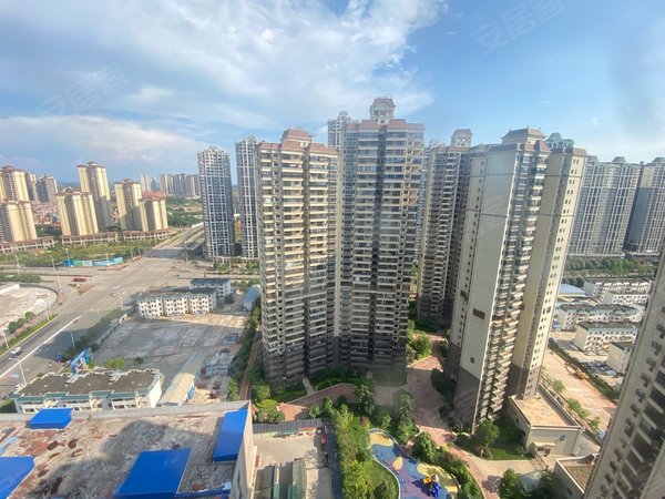 南宁良庆良庆镇五象兴和广场全新配齐出租 4号号线地铁口400米 精装