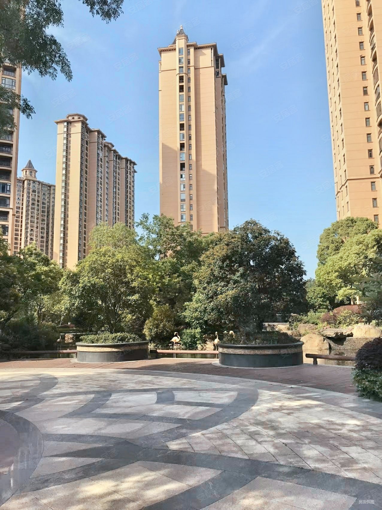 雅居乐滨江国际三四期4室2厅2卫142.06㎡南北560万